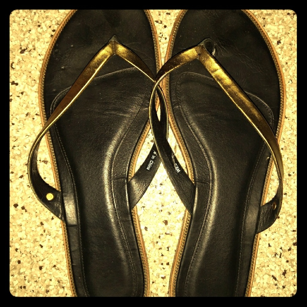 SOLD Size 9 UGG flip flops!